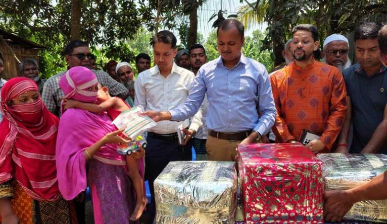 নিহত ট্রাকচালকের এতিম কন্যা মুসলিমার পাশে প্রধানমন্ত্রী
