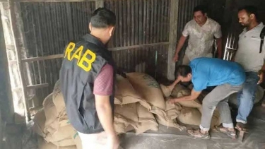 জামালপুরে অবৈধ চাল জব্দ,কালোবাজারি চক্র পলাতক