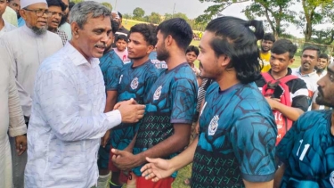 ফরিদপুরে ডোমরাকান্দি শতমূলী সমাজকল্যাণ সংস্থার উদ্যোগে ফুটবল টুর্নামেন্টের উদ্বোধন