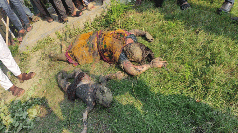 ফরিদপুর-রাজবাড়ী সীমান্তে মাটির গর্ত থেকে নারী ও শিশুর অর্ধগলিত মরদেহ উদ্ধার