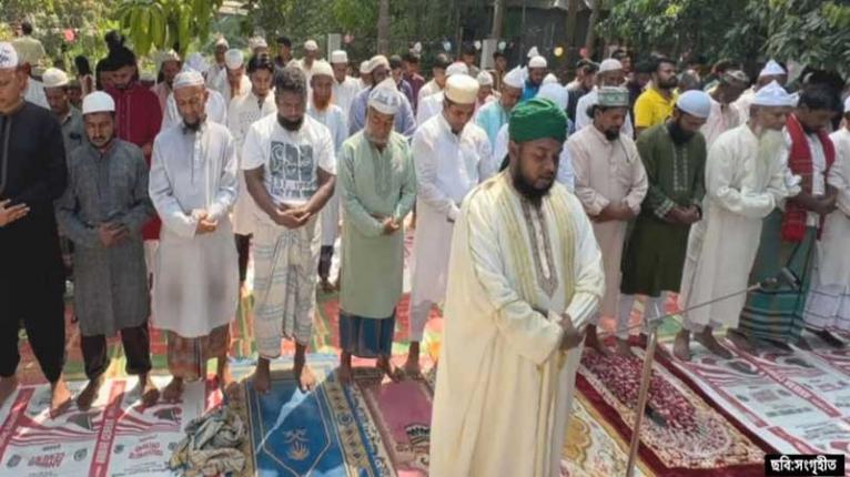 সৌদি আরবের সাথে মিল রেখে ফরিদপুরের ১০ গ্রামে ঈদুল আযহা উদযাপন