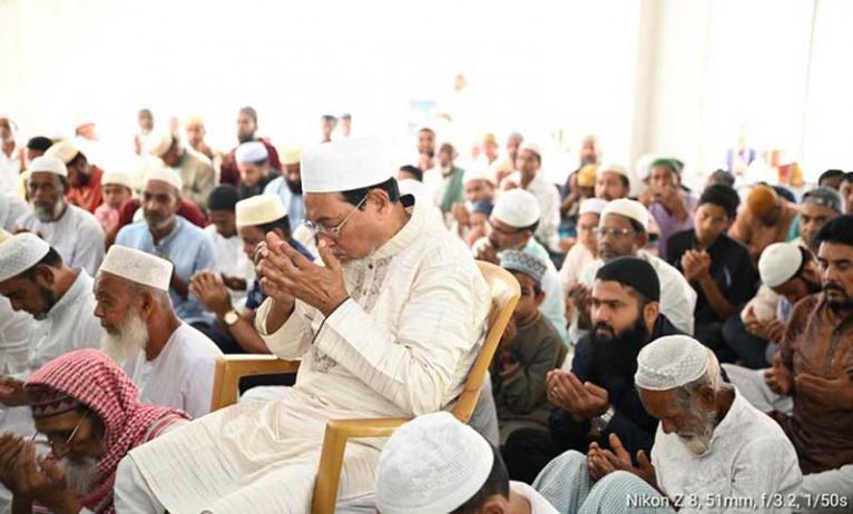 পাথরঘাটায় ঈদের নামাজ আদায় করেলেন চিফ হুইপ