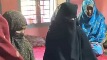 বিয়ের দাবিতে ছাত্রলীগ নেতার বাড়িতে তরুণীর অনশন, এলাকা জুড়ে চাঞ্চল্য
