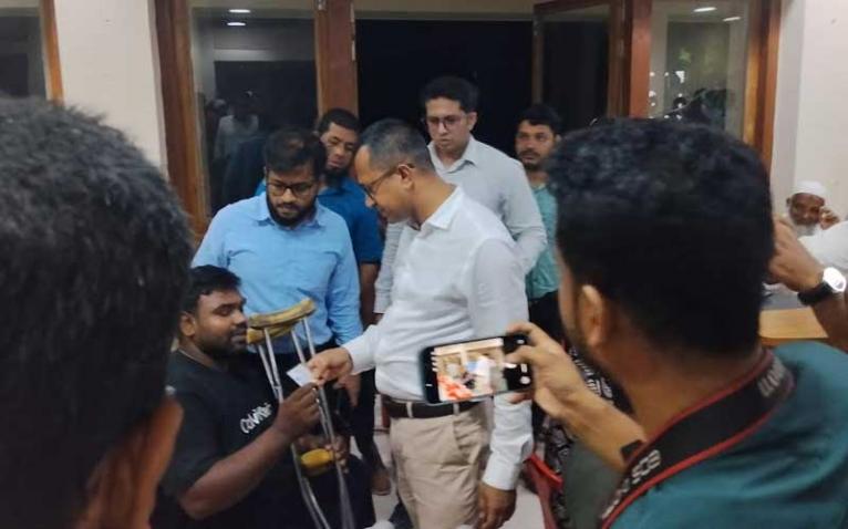 বিদেশফেরত যুবক সবুজ আজ প্রতিবন্ধী: একটি কৃত্রিম পায়ের অপেক্ষায় নতুন জীবনের স্বপ্ন