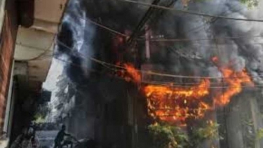 দিল্লির হোটেলে ভয়াবহ আগুন, ঘুমন্ত অবস্থায় ২১ জনের মৃত্যু