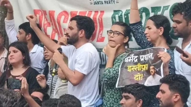 দিল্লিতে ককরোচ জনতা পার্টির বিক্ষোভ