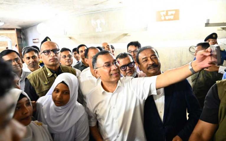 সংসদ ভিজিটে প্রধানমন্ত্রীর সাক্ষাৎ ও শুভেচ্ছায় উচ্ছ্বসিত মনোহরগঞ্জের শিক্ষক-শিক্ষার্থীরা