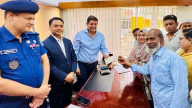 নারায়ণগঞ্জ ১ আসনের এমপি দিপু ভূঁইয়ার চেক বিতরণ