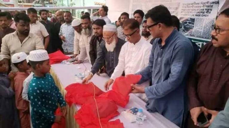 জিয়ার মৃত্যুবার্ষিকীতে এতিম শিক্ষার্থীদের মাঝে পাঞ্জাবি বিতরণ করলেন স্বেচ্ছাসেবক দল
