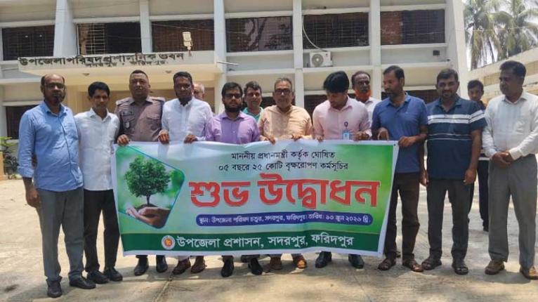 সদরপুরে বৃক্ষরোপণ কর্মসূচির উদ্বোধন
