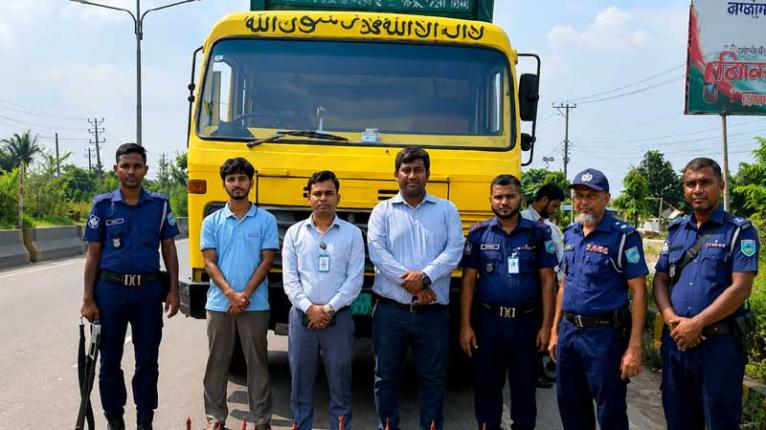 নারায়ণগঞ্জে শব্দ দূষণ ঠেকাতে অভিযান, ৪ যানবাহনকে জরিমানা