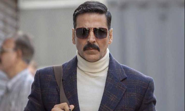 নিজের ছবি দেখে নিজেকেই চড় মারতে চান অক্ষয় কুমার