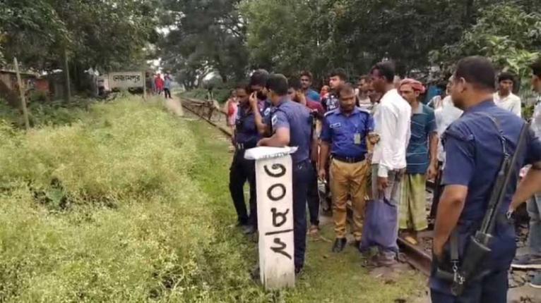 চাঁপাইনবাবগঞ্জে রেললাইনের পাশ থেকে অজ্ঞাত পরিচয় নারীর মরদেহ উদ্ধার