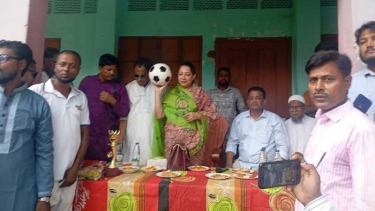ফরিদপুরে সিনিয়র-জুনিয়র ফুটবল প্রতিযোগিতার উদ্বোধন ‌করলেন এমপি
