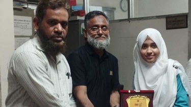 কালকিনিতে জাতীয় শিক্ষা সপ্তাহে ইং‌রে‌জি বক্তব‌্য ও রচনায় শ্রেষ্ঠ শিক্ষার্থী জাফনা সুলতানা