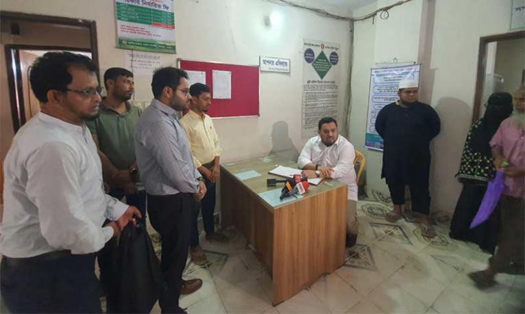 ভূমি প্রতিমন্ত্রীর আমিনবাজার ও আশুলিয়া রাজস্ব সার্কেল আকস্মিক পরিদর্শন