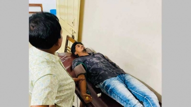 প্রসূতি রোগীর জীবন রক্ষায় রক্তদান কলেজ ছাত্র