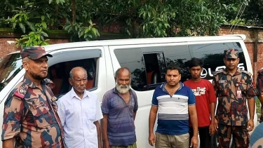 সীমান্তের সেই বৃদ্ধকে পরিবারের কাছে হস্তান্তর