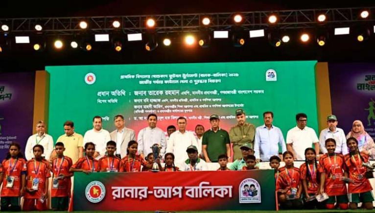 প্রধানমন্ত্রীর হাত থেকে ট্রফি নেওয়া সাধারণ ঘটনা নয় : তথ্য প্রতিমন্ত্রী