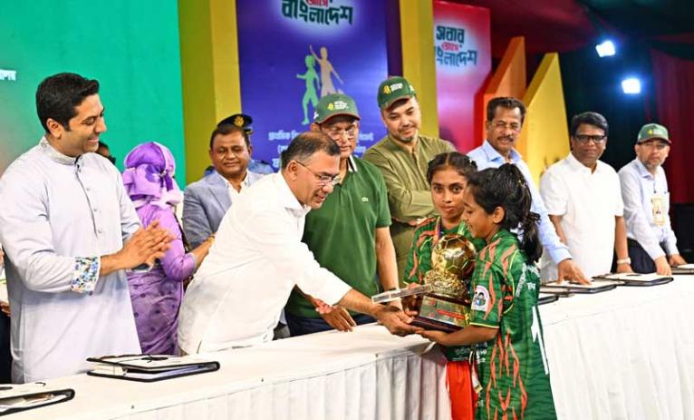খেলাধুলার পাশাপাশি লেখাপড়াতেও এগিয়ে যেতে হবে : প্রধানমন্ত্রী