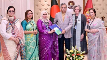 রাষ্ট্রপতির সঙ্গে আন্তর্জাতিক নারী সংগঠন প্রধানের সৌজন্য সাক্ষাৎ