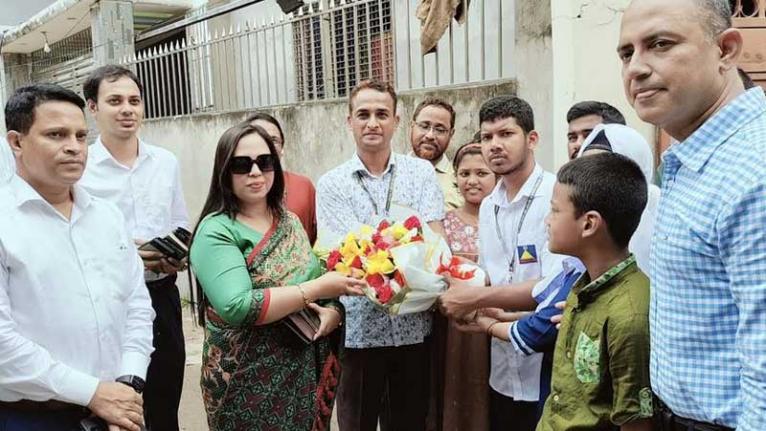নরসিংদীতে বুদ্ধি প্রতিবন্ধী ও অটিস্টিক বিদ্যালয়ে ফল উৎসব অনুষ্ঠিত