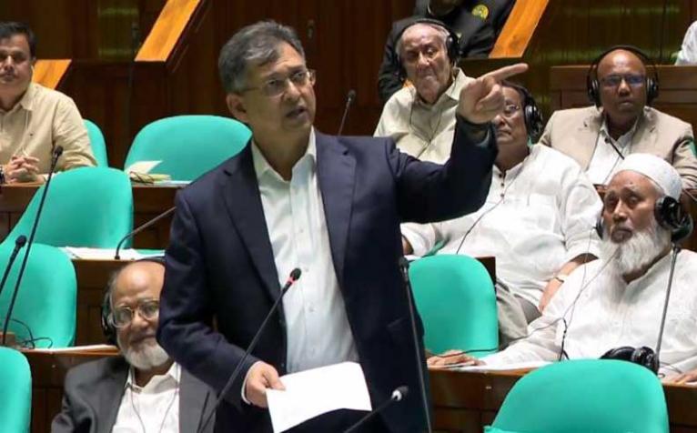 অতীতের অর্থনৈতিক লুটপাট কাটিয়ে জনকল্যাণভিত্তিক নতুন অর্থনৈতিক ব্যবস্থার বাজেট : স্বরাষ্ট্রমন্ত্রী