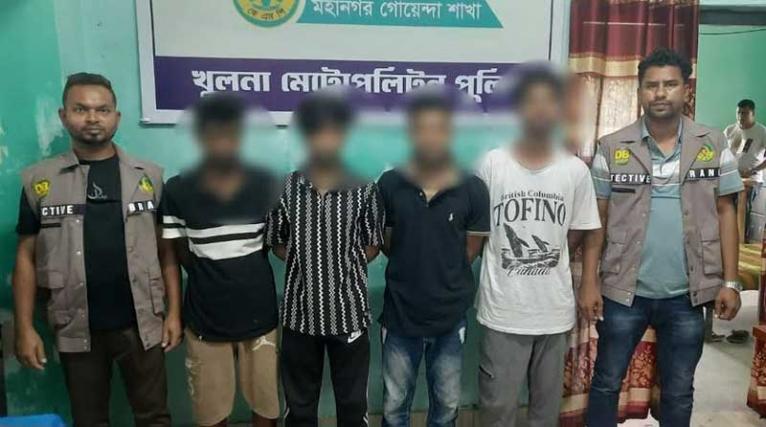 খুলনায় ৮৩৪ অপরাধীকে ধরতে বিশেষ অভিযান শুরু, গ্রেফতার ১৩