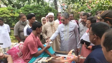 মুক্তাগাছায় ৩৬ অসহায়কে এমপির আর্থিক সহায়তা প্রদান