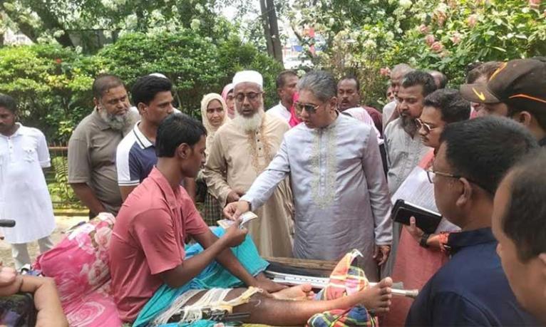 মুক্তাগাছায় ৩৬ অসহায়কে এমপির আর্থিক সহায়তা প্রদান