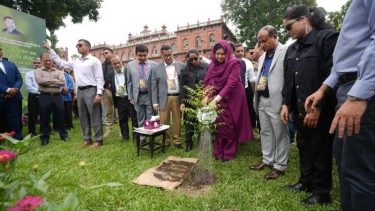 জেডআরএফ-এর বৃক্ষরোপণ কর্মসূচি ও বিজ্ঞান মেলার উদ্বোধন করলেন ডা. জুবাইদা রহমান