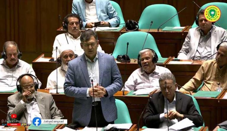 দেশের ৭৫টি কারাগারে ধারণক্ষমতার ১.৭ গুণ বন্দি রয়েছে : স্বরাষ্ট্রমন্ত্রী