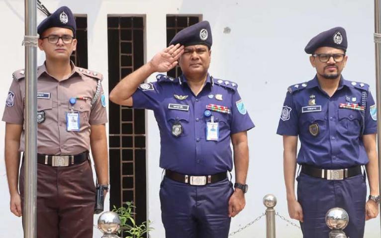 ফরিদপুরে কেপিআই ও পুলিশ ইউনিট পরিদর্শন করলেন অতিরিক্ত ডিআইজি