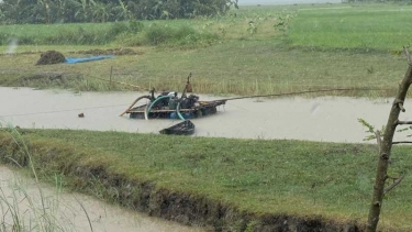 সরকারি খাল থেকে ড্রেজারে বালু উত্তোলন, সদরপুরে ৫০ হাজার টাকা জরিমানা