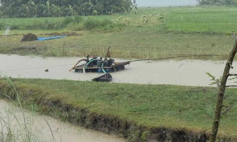 সরকারি খাল থেকে ড্রেজারে বালু উত্তোলন, সদরপুরে ৫০ হাজার টাকা জরিমানা