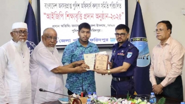 ফরিদপুরে কৃতী শিক্ষার্থীদের মাঝে আইজিপি শিক্ষাবৃত্তি প্রদান পুলিশ সুপারের