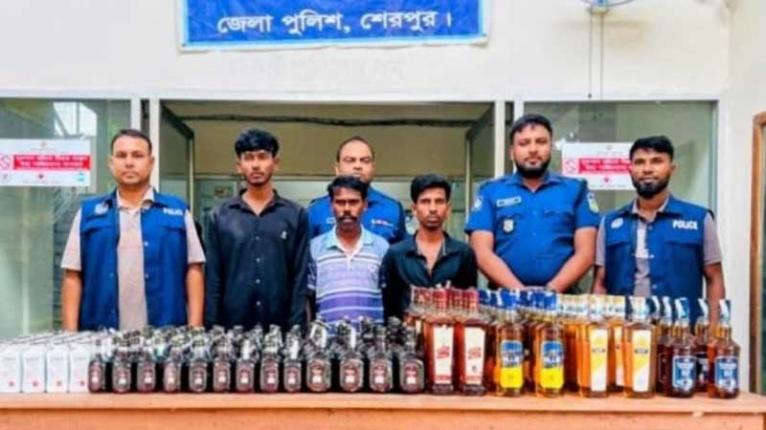শেরপুরে পিকআপ ভর্তি ভারতীয় মদসহ আটক ৩