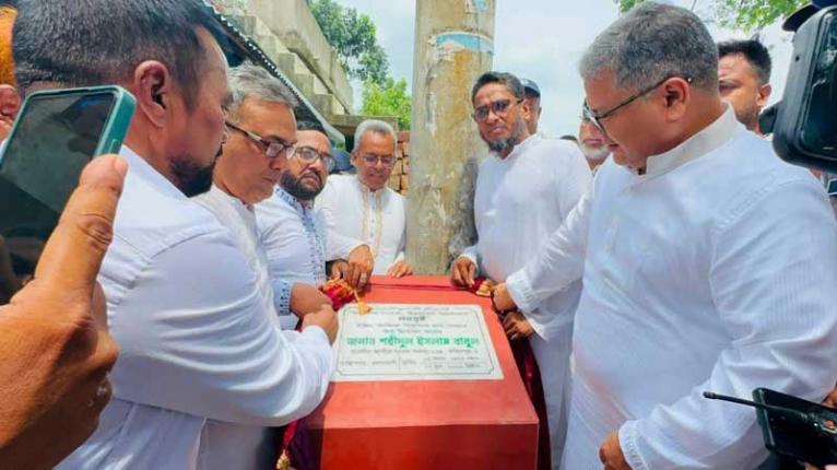 সদরপুরে ইঞ্জি. আঃ আজিজ সিকদার হাট-বাজারের শুভ উদ্বোধন