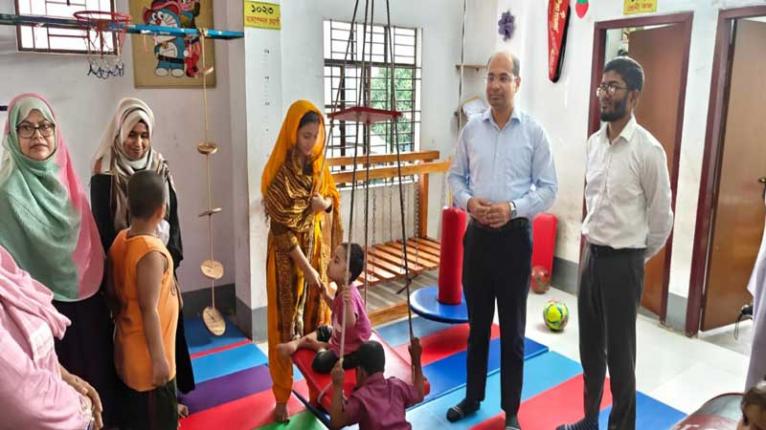 নারায়ণগঞ্জ সদর উপজেলা প্রশাসনের উদ্যোগে বিভিন্ন শিক্ষা সামগ্রী বিতরণ এস এম ফয়েজউদ্দিন