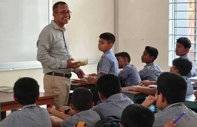ফরিদপুর জেলা প্রশাসন স্কুল পরিদর্শন করলেন জেলা প্রশাসক