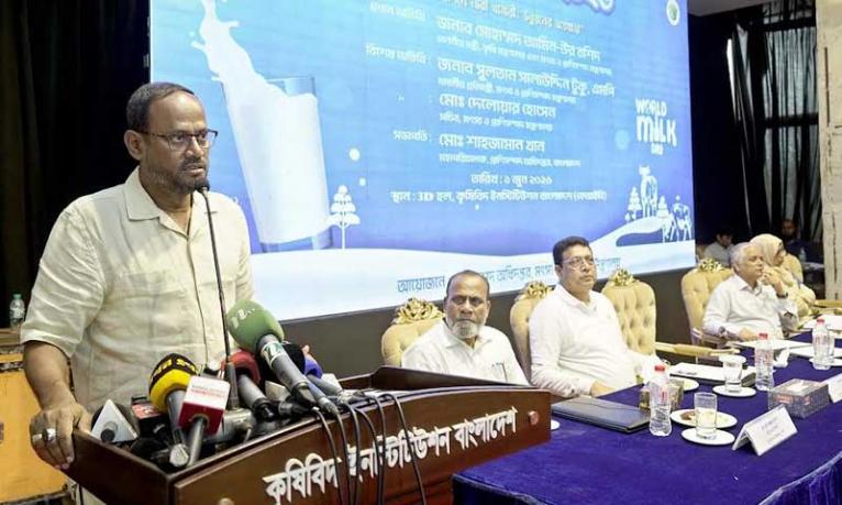 দুধ উৎপাদন বাড়িয়ে আমদানি নির্ভরতা কমাতে হবে : মৎস্য প্রতিমন্ত্রী
