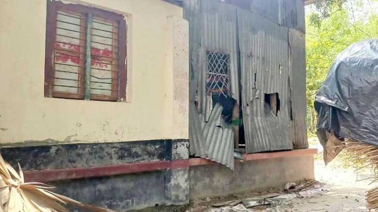 পূর্ব বিরোধের জেরে সালথায় দুই পক্ষের সংঘর্ষ, আহত ১৫ বসতবাড়ি ভাঙচুর