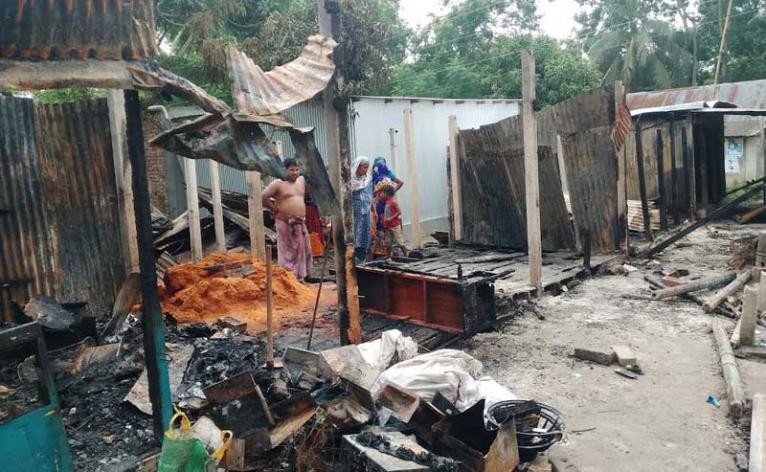 সদরপুরে অগ্নিকান্ডে ৫ টি দোকান ঘর পুরে ছাই