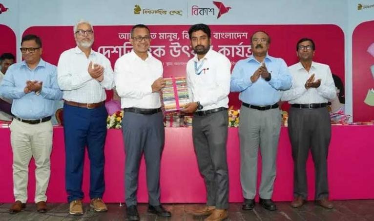 ফরিদপুরে বিশ্বসাহিত্য কেন্দ্রের বই প্রদান ও পুরস্কার বিতরণ অনুষ্ঠান
