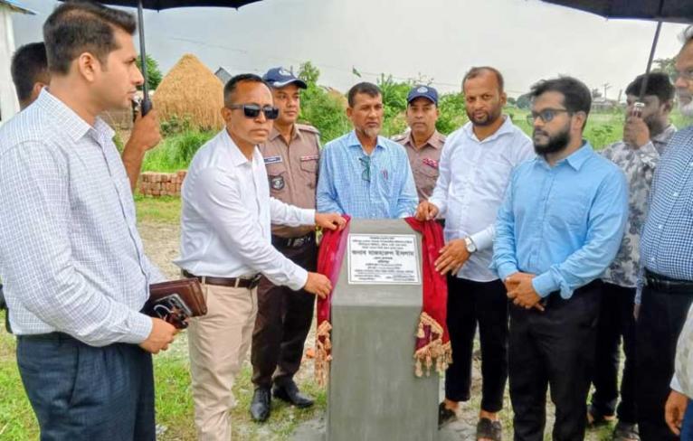 নারিকেলবাড়িয়া ইউনিয়ন পরিষদ ভবনের ভিত্তিপ্রস্তর স্থাপন করলেন জেলা প্রশাসক