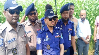 বোয়ালমারীতে হত্যা মামলার তদন্তে ঘটনাস্থল পরিদর্শনে পুলিশ সুপার