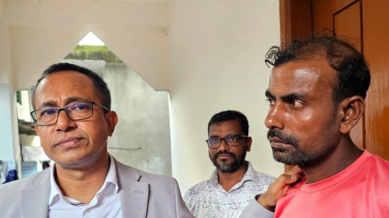 ফরিদপুরের জেলা প্রশাসক ভাঙ্গা উপজেলার বিভিন্ন দপ্তর পরিদর্শন ও খেলার সামগ্রী বিতরণ
