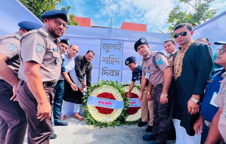 জুলাই শহীদ দিবস উপলক্ষে গোপালগঞ্জে জুলাই স্মৃতিস্তম্ভে শ্রদ্ধাঞ্জলি ও আলোচনা সভা অনুষ্ঠিত