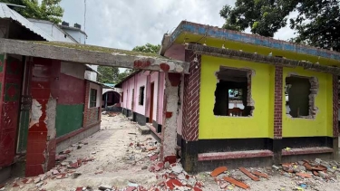 আলফাডাঙ্গায় হত্যাকান্ডের পর প্রতিপক্ষের বাড়িতে ধ্বংসযজ্ঞ, লুটপাটে আতঙ্কে জনশূন্য গ্রাম