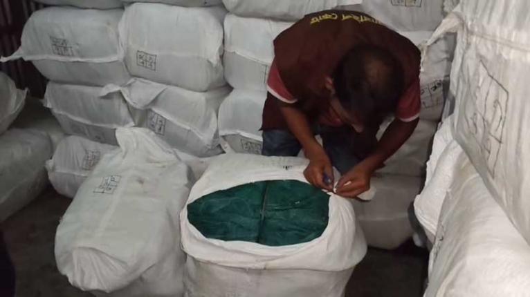 জামালপুরে নিষিদ্ধ চায়না জালের গোডাউন উন্মোচন, বিপুল পরিমাণ জাল জব্দ